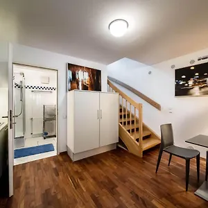 Apartment Schlossquadrat 12, Vienna